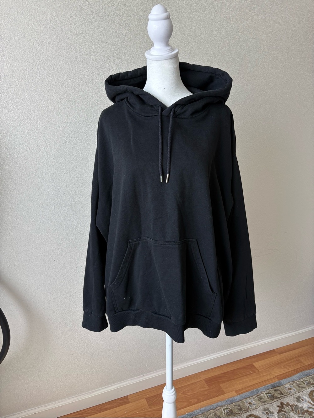 H&M woman’s hoodie in black size XXL